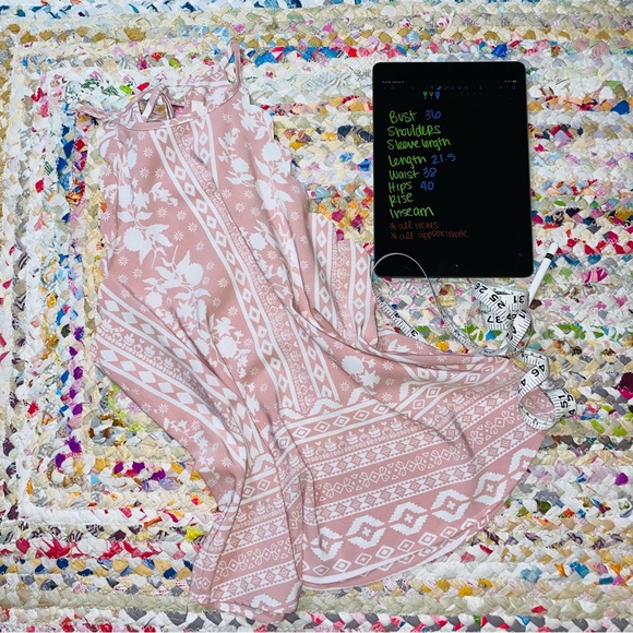 Pink & White Scalloped High Neck Tank with Floral and Geometric Details Size M - Picture 7 of 7